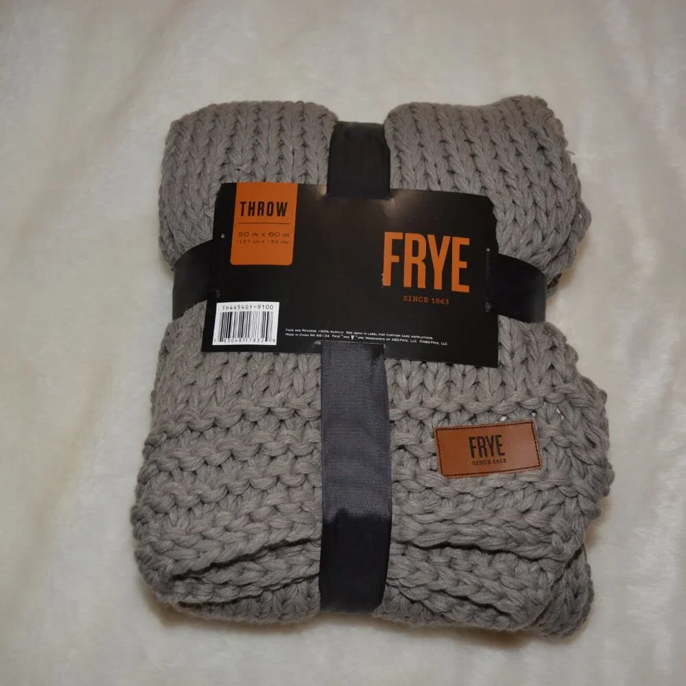 Frye Lord & Taylor NEW Gray Chunky Knit Cozy Warm 50x60 Throw Blanket